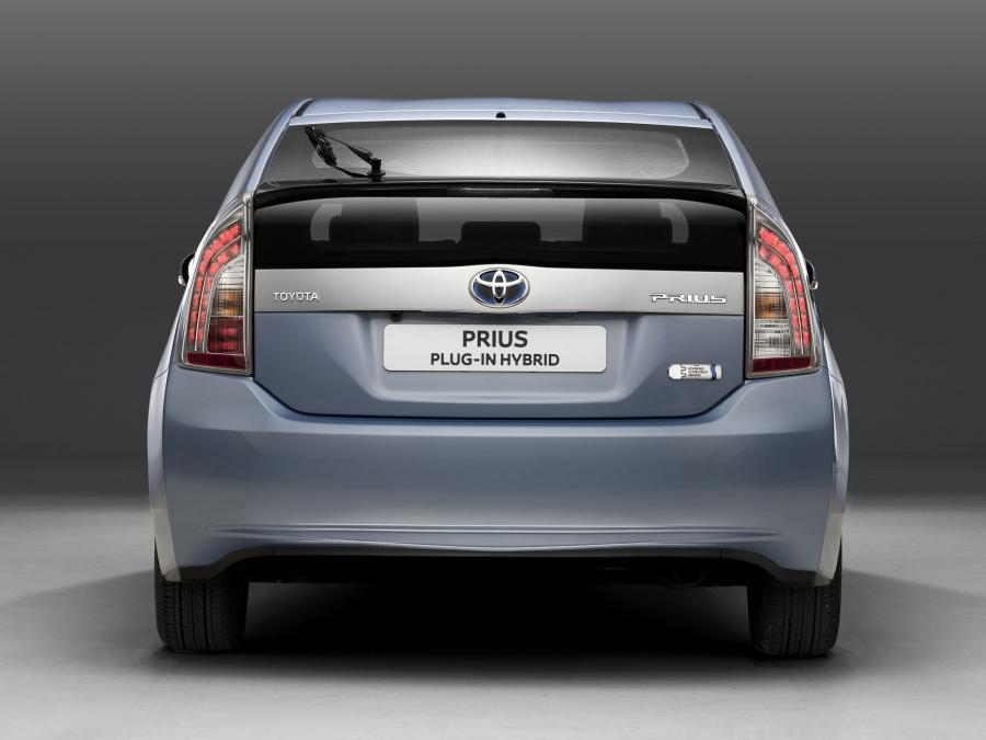  Toyota Prius Plug-In Hybrid 2011 года  (фото 8 из 8)